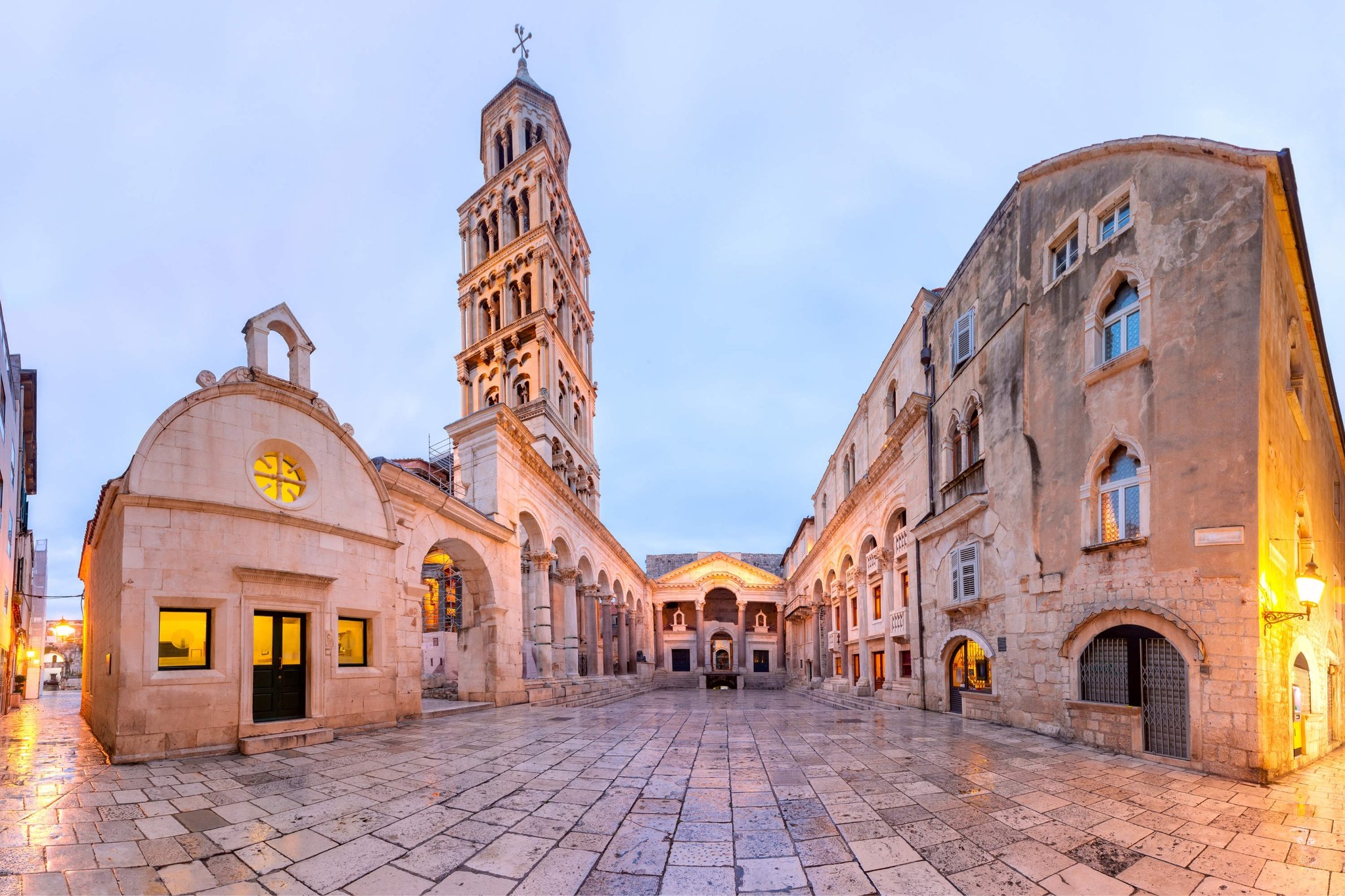 성 도미니우스 대성당 및 종탑 (Cathedral of Saint Domnius & Bell Tower)